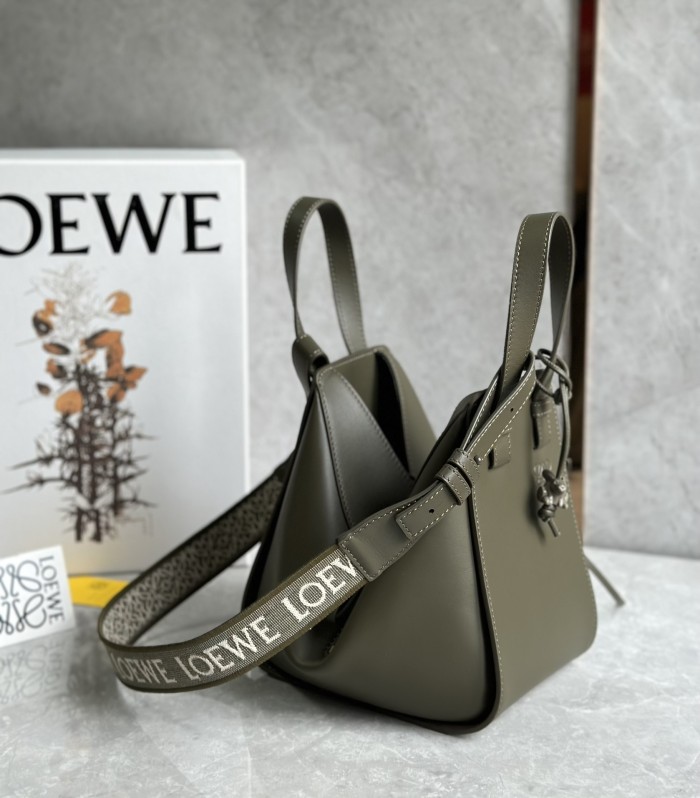 Compact Hammock bag in classic calfskin“20.8*19.5*14.4CM”-059=