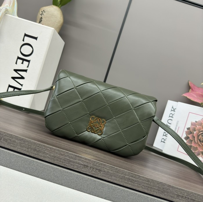 Goya Puffer Bagin Pleated Shiny Nappa Lambskin“20*13*6CM”-039=
