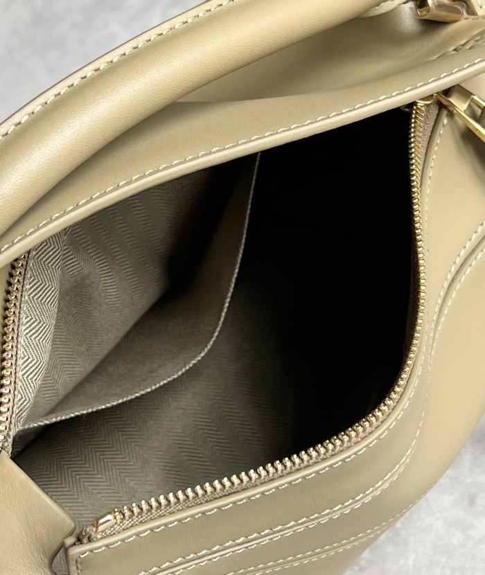 Puzzle Edge Bag In Soft Grained Calfskin“24*16.5*10.5CM”-009=
