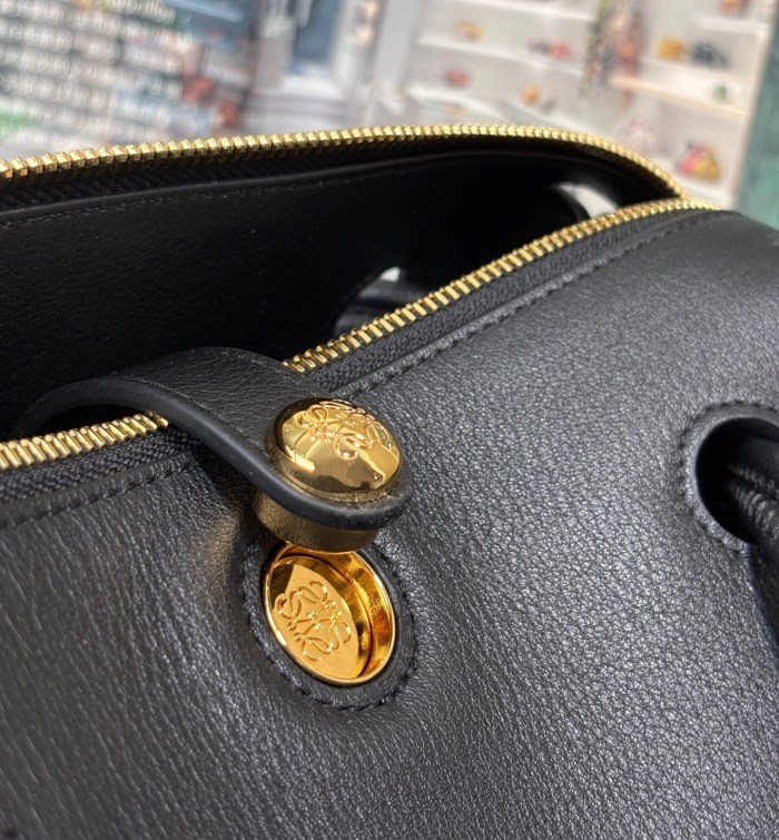Small Madrid bag in smooth calfskin“23.5*19*10CM”-009=