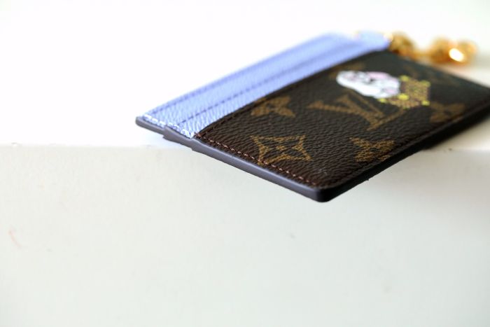 Charms ”10.2*7.3*0.3CM“ 081