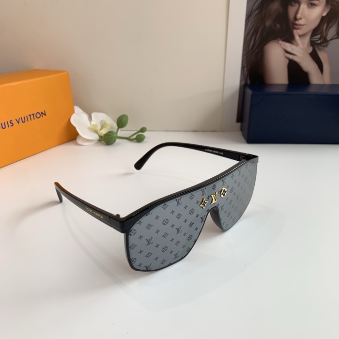 LOUIS VUITTON SUNGLASSES-09
