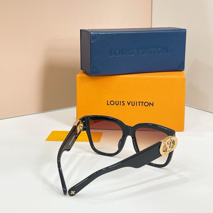 LOUIS VUITTON SUNGLASSES-041