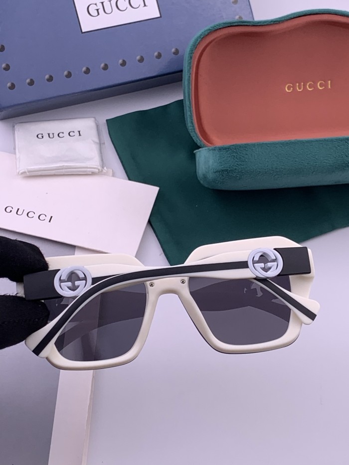 GUCCI SUNGLASSES-011