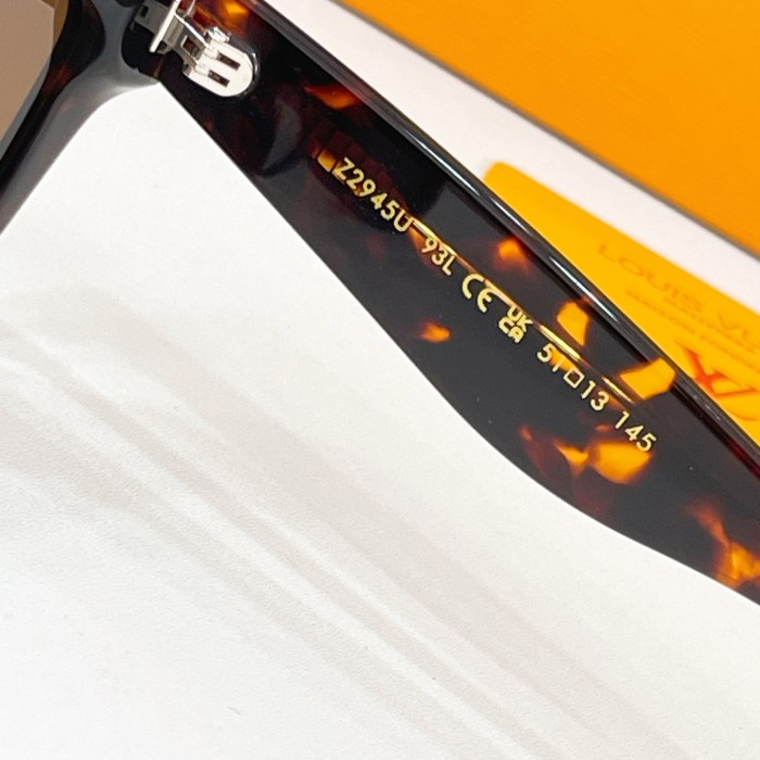 LOUIS VUITTON SUNGLASSES-041