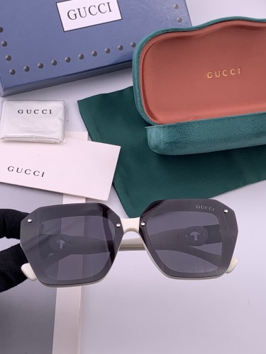 GUCCI SUNGLASSES-011