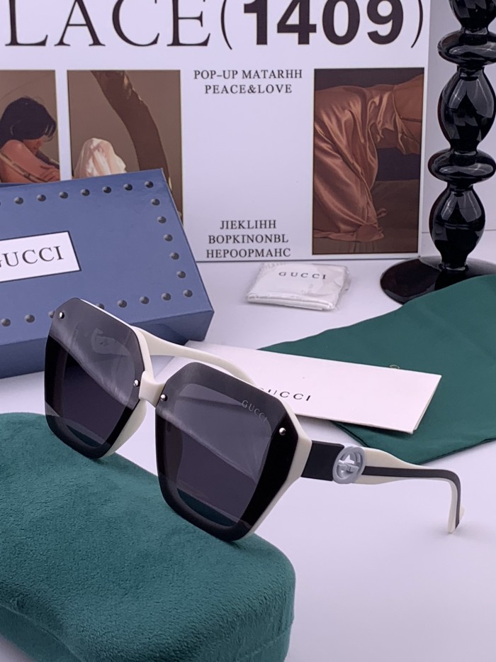 GUCCI SUNGLASSES-011
