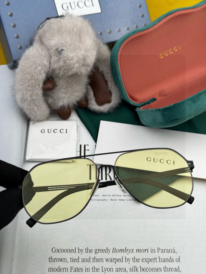 GUCCI SUNGLASSES-011