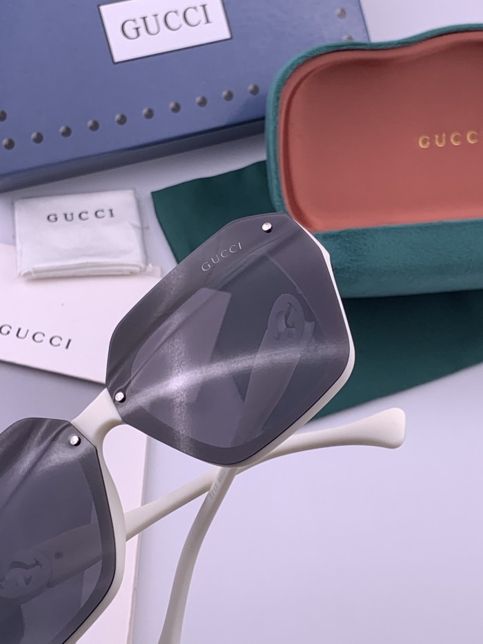 GUCCI SUNGLASSES-011