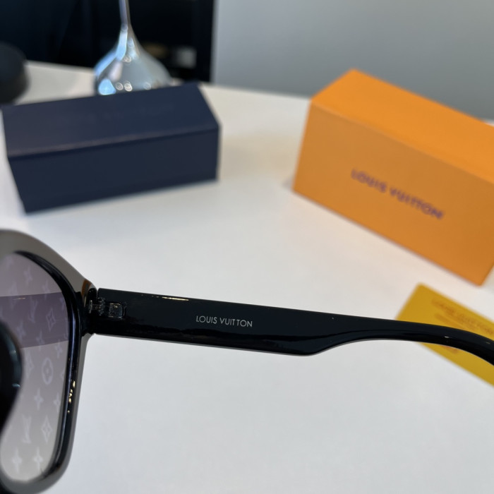 LOUIS VUITTON SUNGLASSES-09