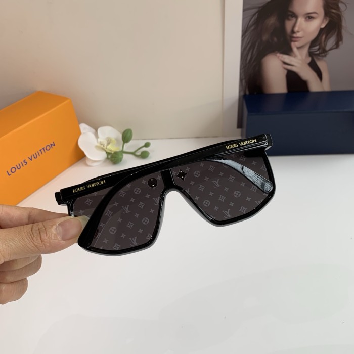 LOUIS VUITTON SUNGLASSES-09