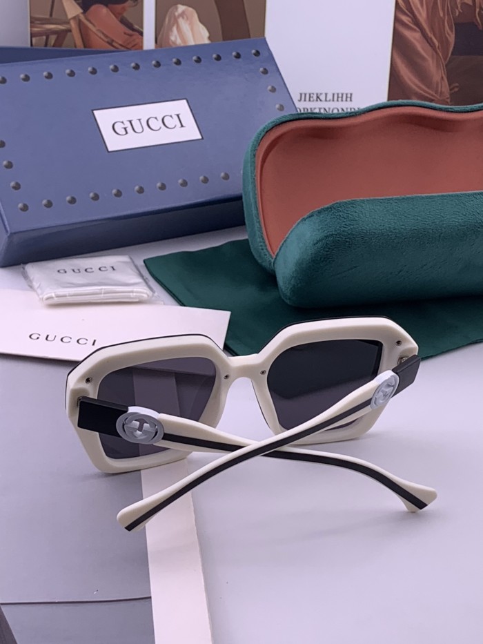 GUCCI SUNGLASSES-011