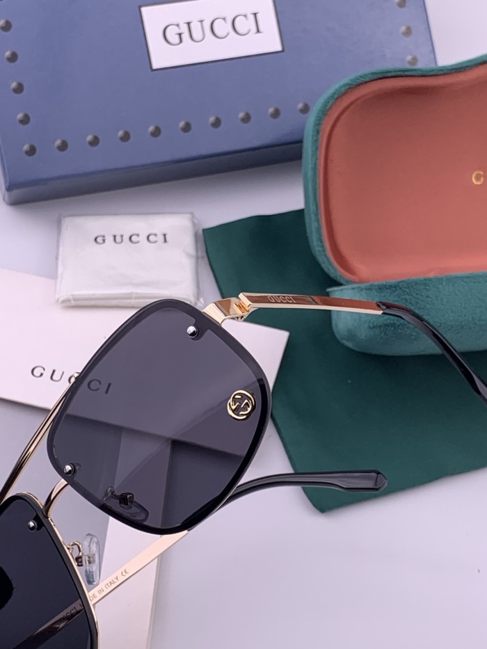 GUCCI SUNGLASSES-011