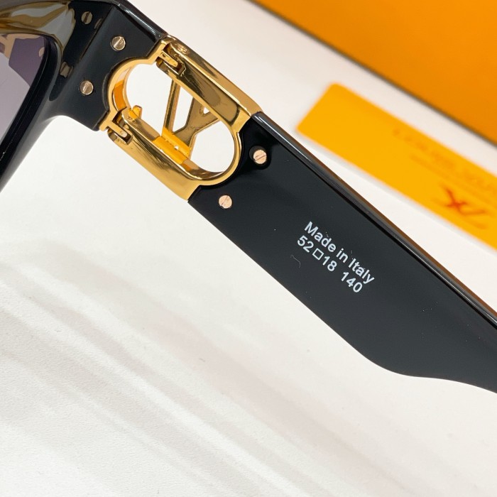 LOUIS VUITTON SUNGLASSES-041