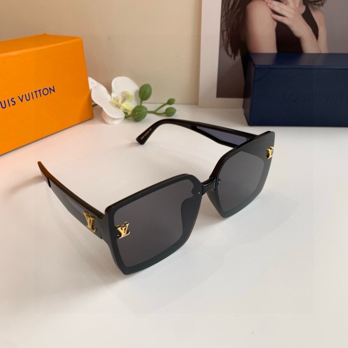 LOUIS VUITTON  SUNGLASSES-59