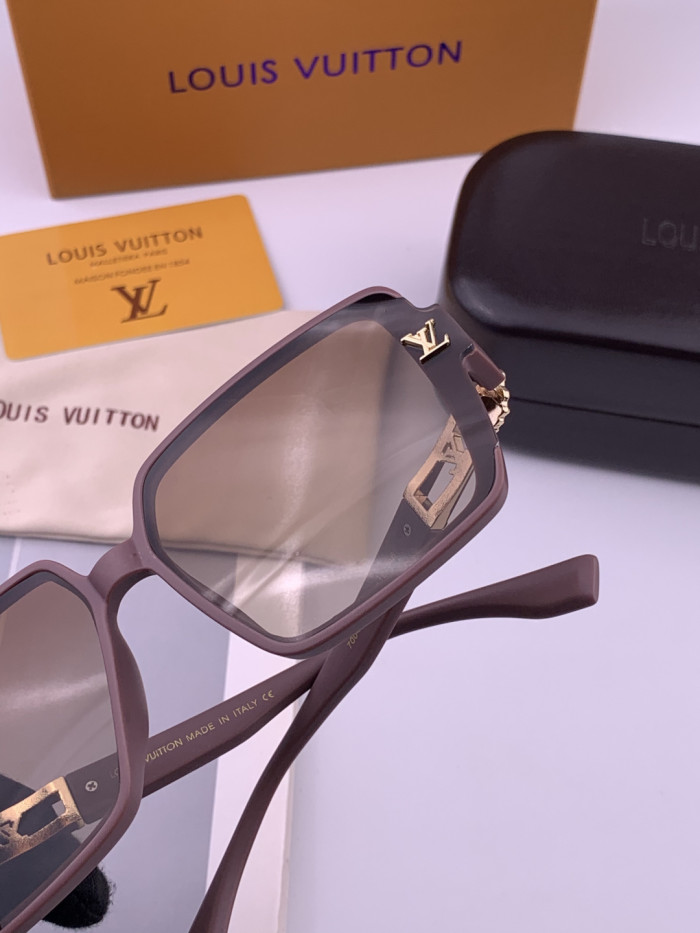 LOUIS VUITTON  SUNGLASSES-57