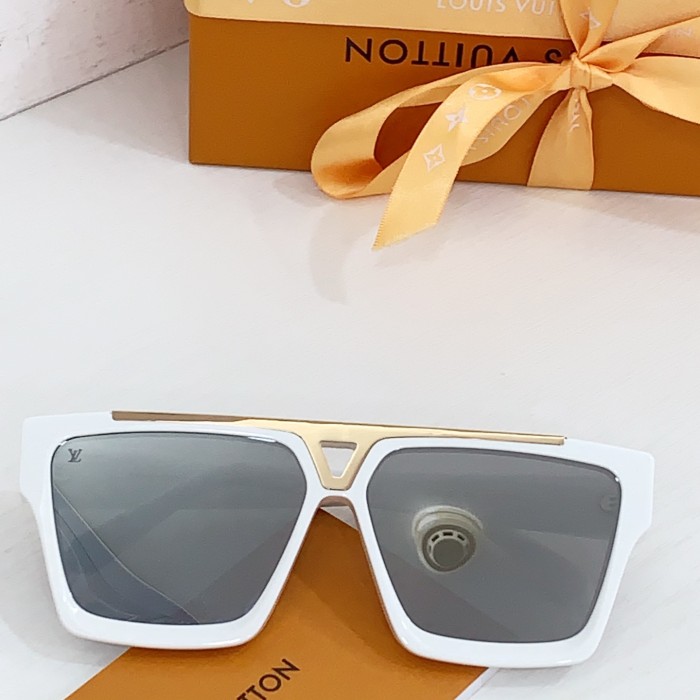 LOUIS VUITTON  SUNGLASSES-051