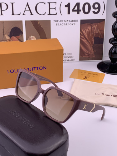 LOUIS VUITTON  SUNGLASSES-57