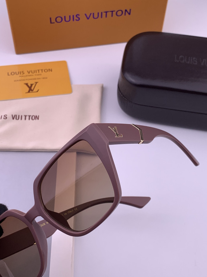 LOUIS VUITTON  SUNGLASSES-57