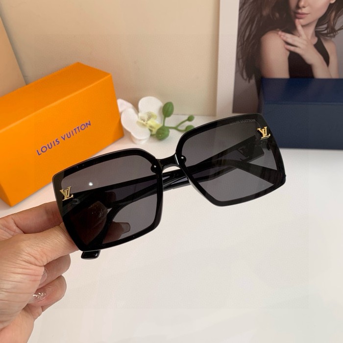 LOUIS VUITTON  SUNGLASSES-59