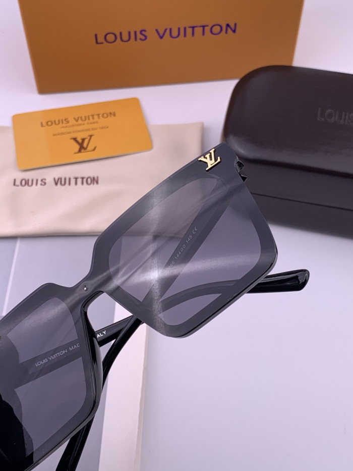 LOUIS VUITTON  SUNGLASSES-57