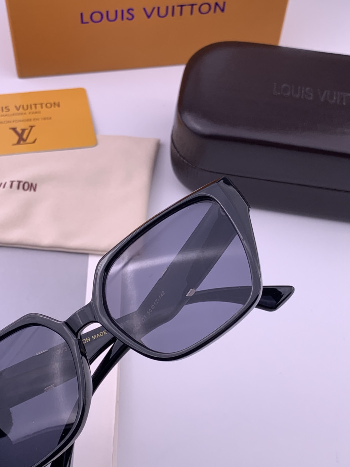 LOUIS VUITTON  SUNGLASSES-57