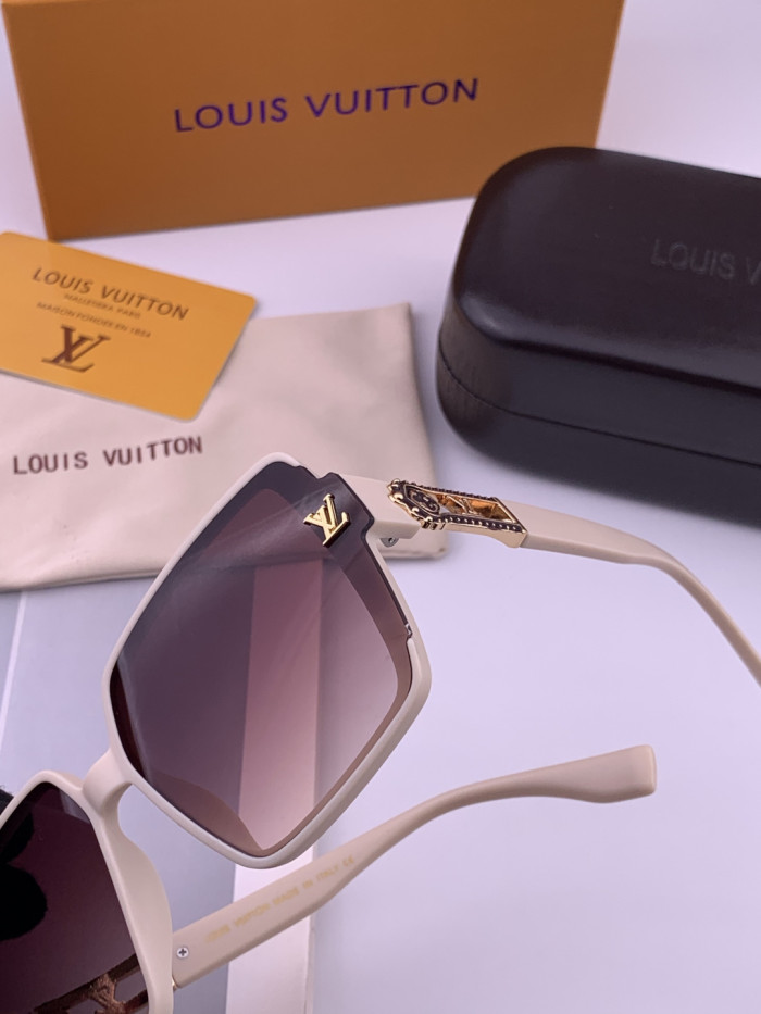 LOUIS VUITTON  SUNGLASSES-57