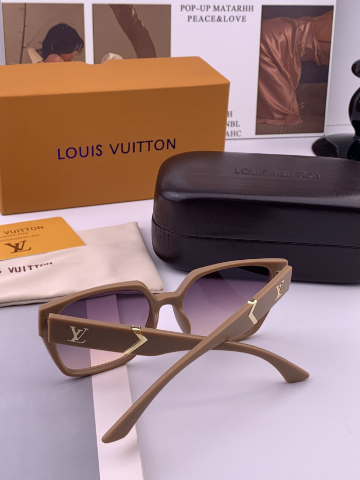 LOUIS VUITTON  SUNGLASSES-57