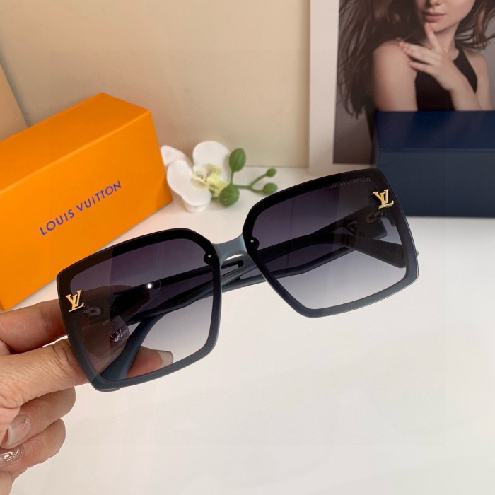 LOUIS VUITTON  SUNGLASSES-59