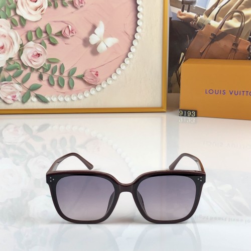 LOUIS VUITTON   SUNGLASSES-521