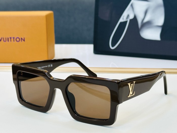 LOUIS VUITTON  SUNGLASSES-051