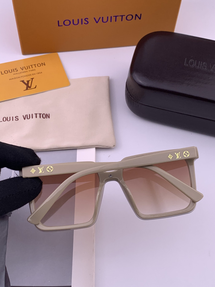 LOUIS VUITTON  SUNGLASSES-57