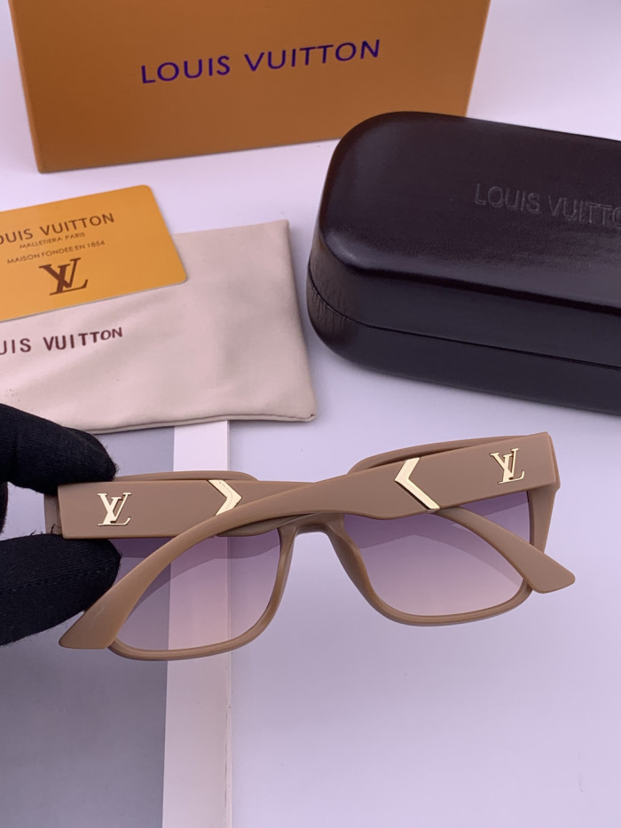 LOUIS VUITTON  SUNGLASSES-57