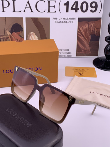 LOUIS VUITTON  SUNGLASSES-57
