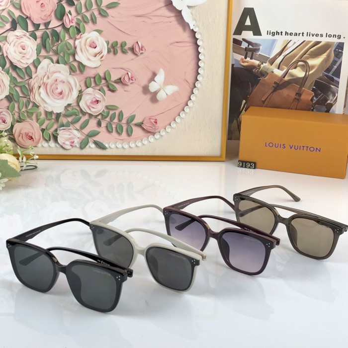 LOUIS VUITTON   SUNGLASSES-521