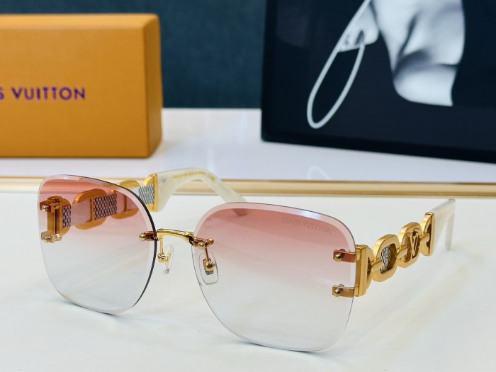 LOUIS VUITTON   SUNGLASSES-061