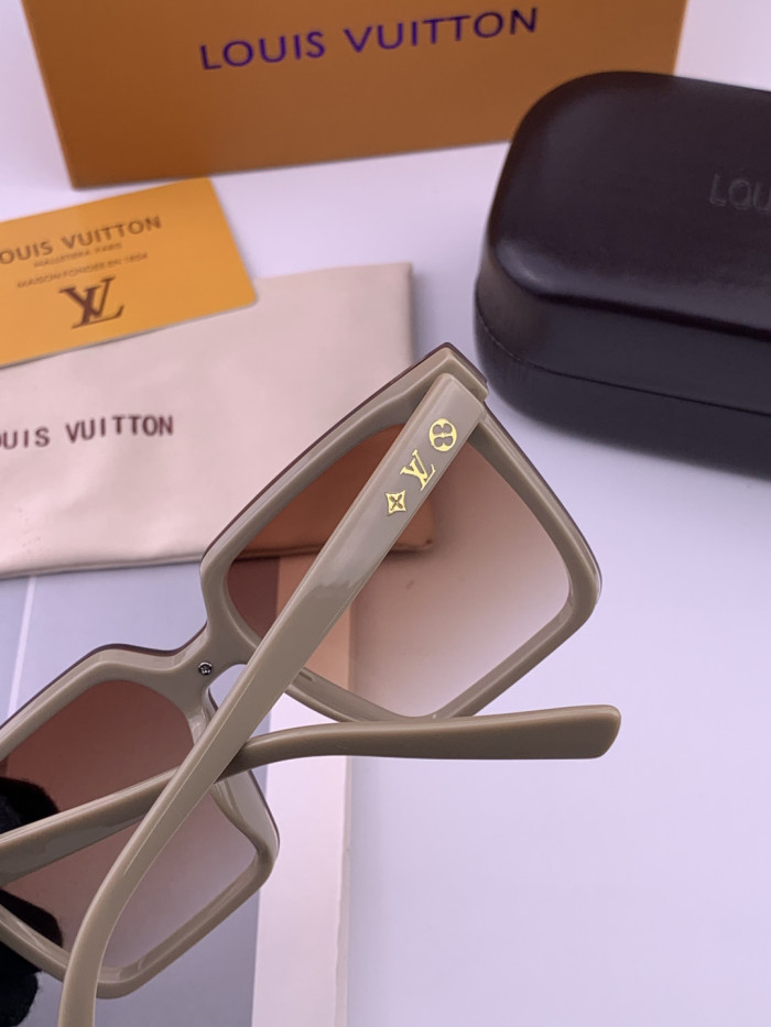 LOUIS VUITTON  SUNGLASSES-57
