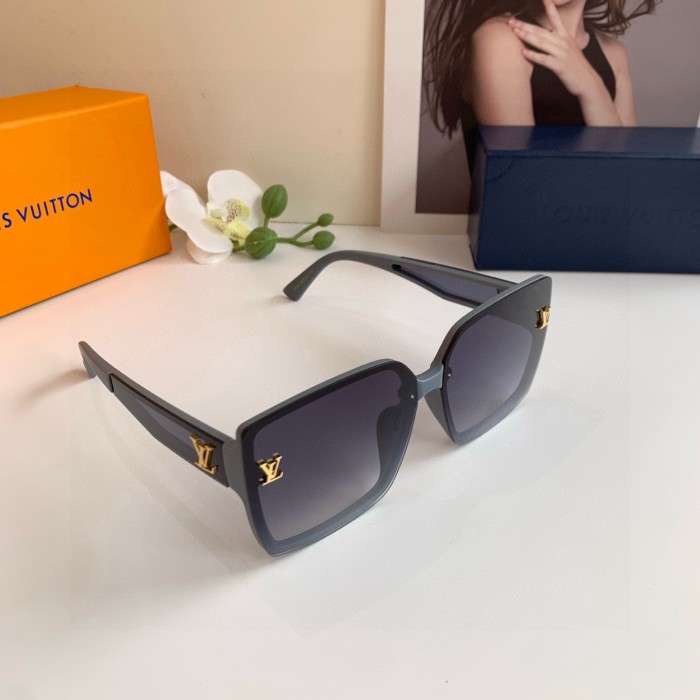 LOUIS VUITTON  SUNGLASSES-59