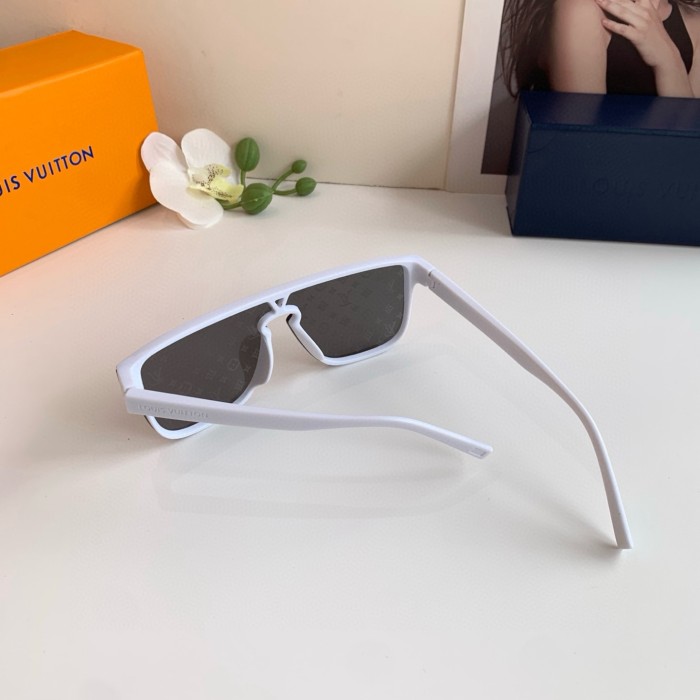 LOUIS VUITTON  SUNGLASSES-58