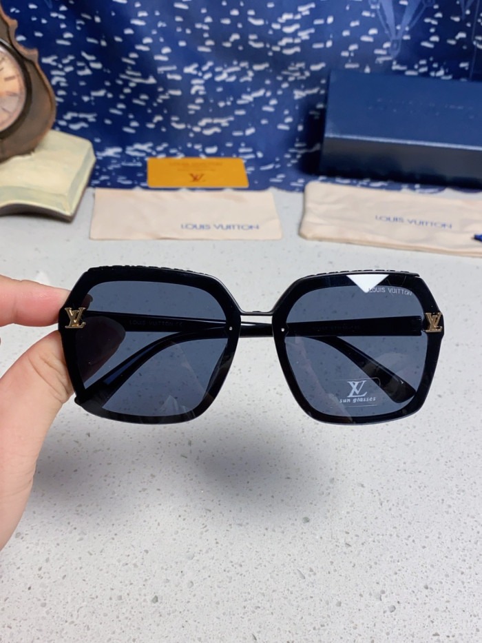 LOUIS VUITTON   SUNGLASSES-08