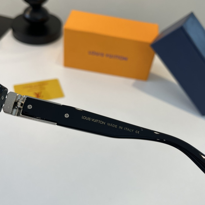 LOUIS VUITTON   SUNGLASSES-09