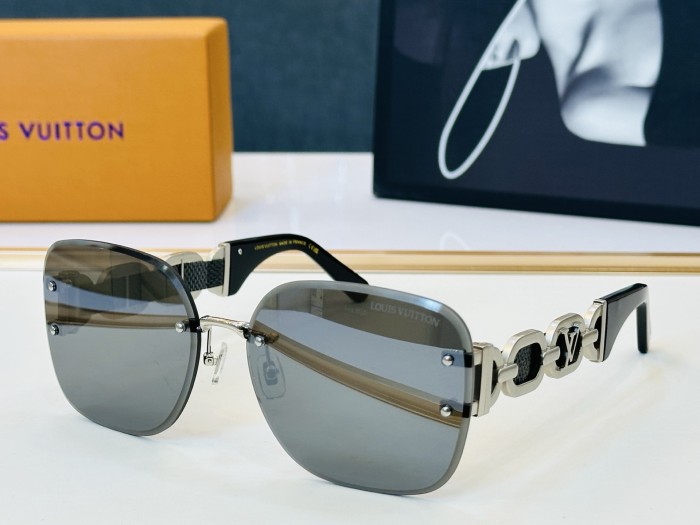 LOUIS VUITTON   SUNGLASSES-061