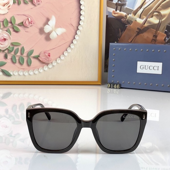 GUCCI  SUNGLASSES-521