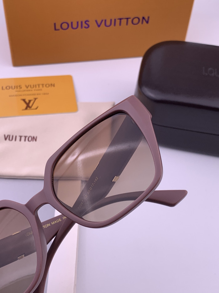 LOUIS VUITTON  SUNGLASSES-57