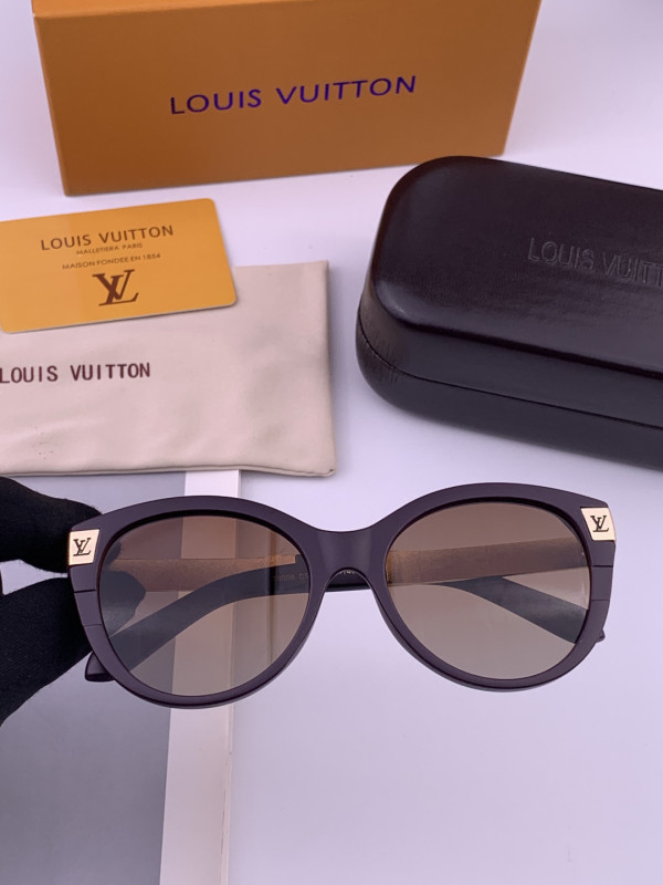 LOUIS VUITTON  SUNGLASSES-57