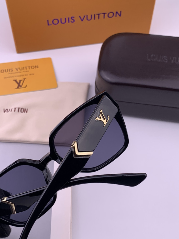 LOUIS VUITTON  SUNGLASSES-57
