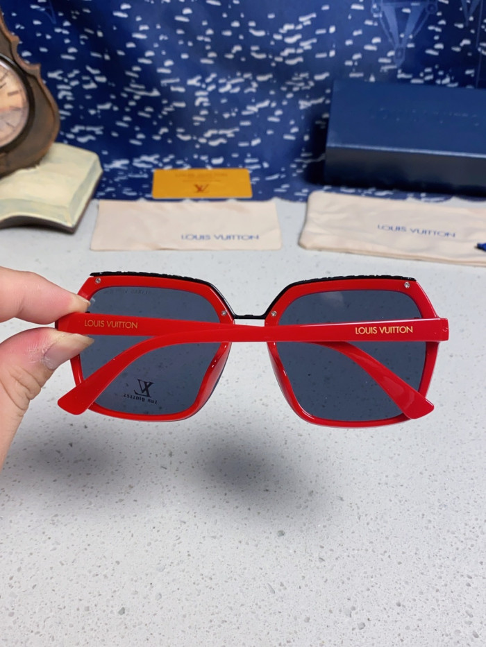 LOUIS VUITTON   SUNGLASSES-08