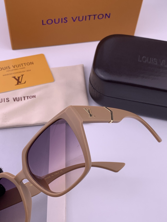 LOUIS VUITTON  SUNGLASSES-57