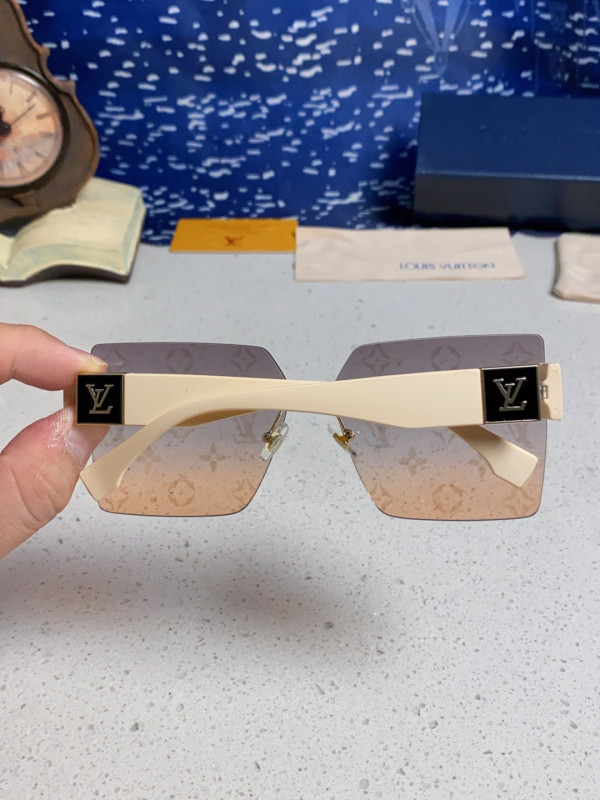 LOUIS VUITTON   SUNGLASSES-09