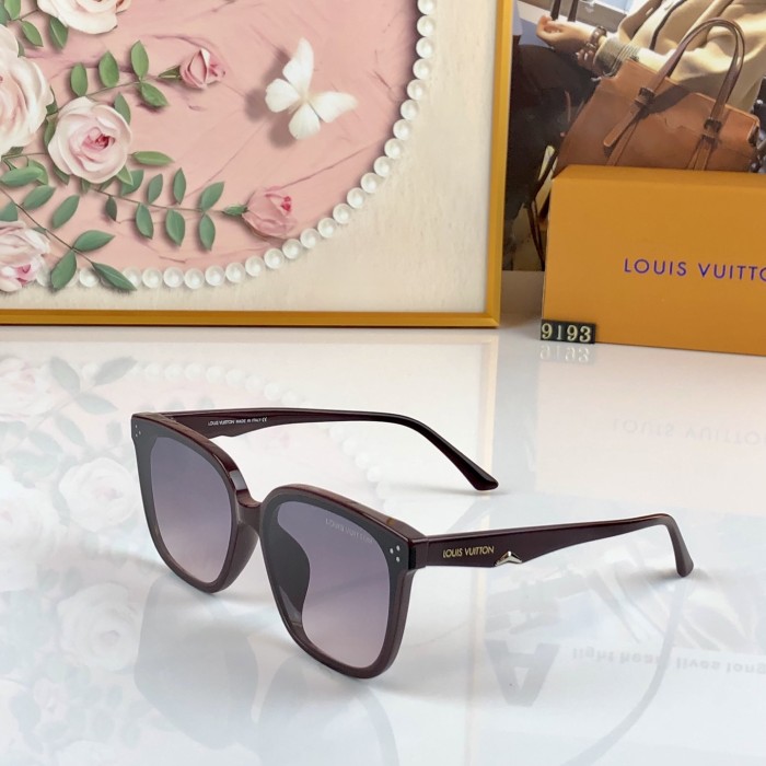 LOUIS VUITTON   SUNGLASSES-521
